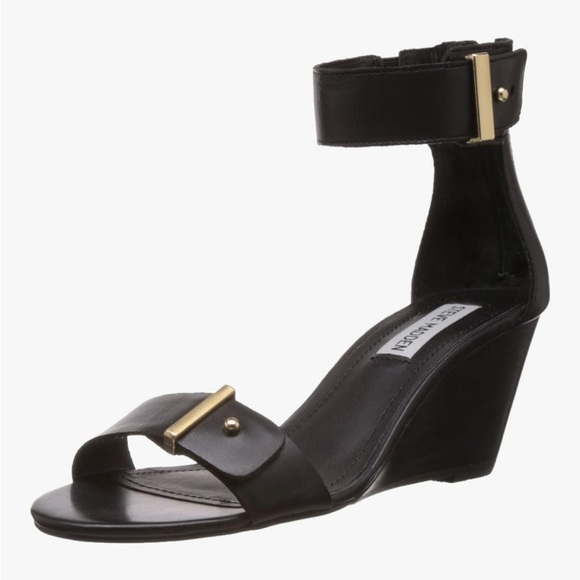 Steve Madden Shoes - Woman's Steve Madden Black Narissaa Wedge. Size 8